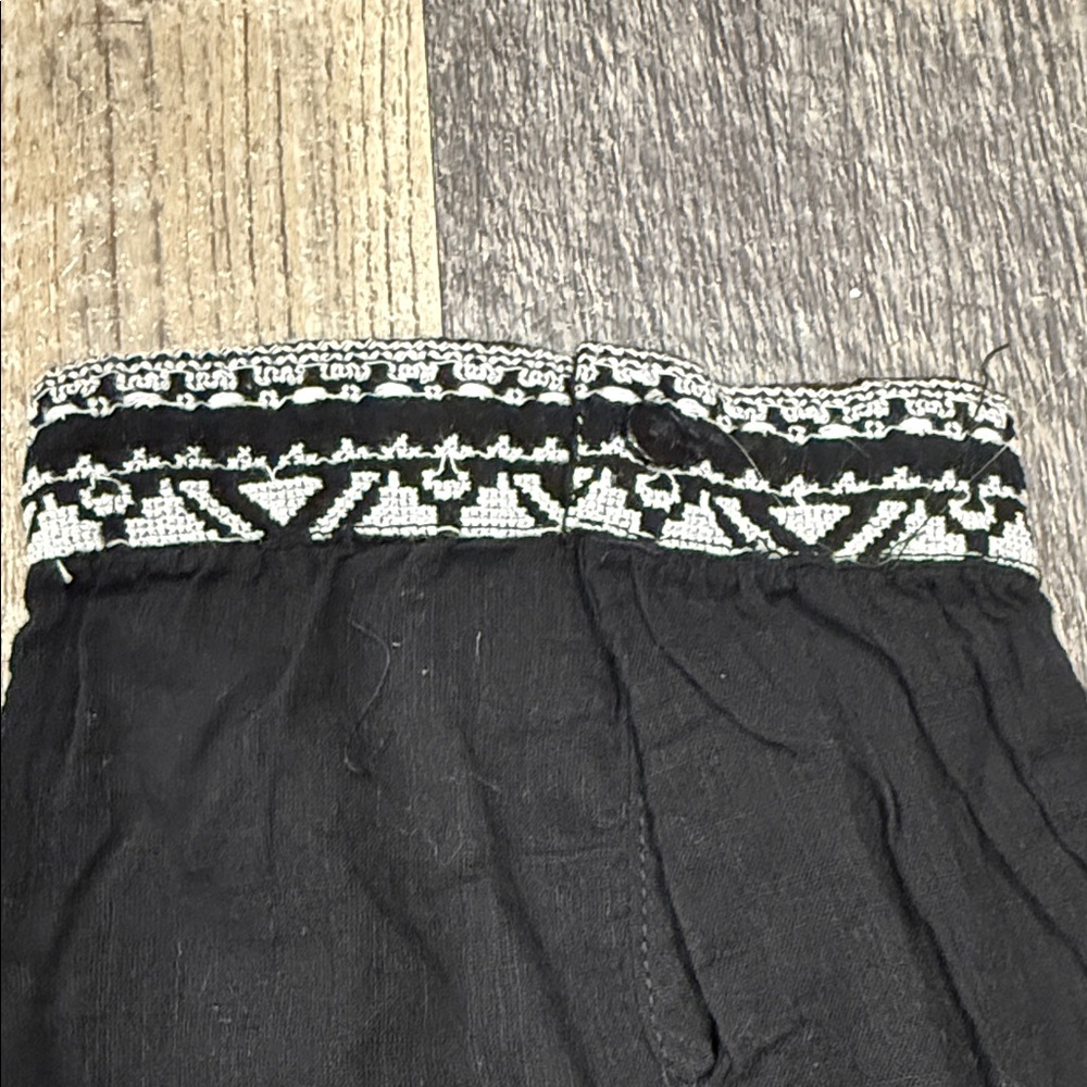 Relativity Black Tunic With White Embroidery - image 6